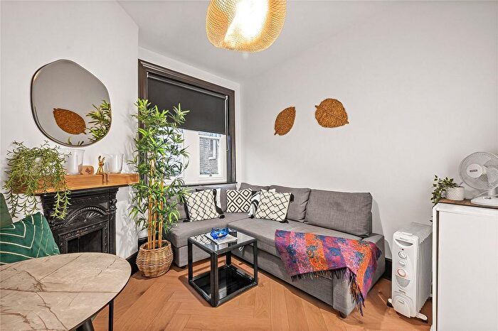 1 Bedroom Flat To Rent In Goodge Street, Fitzrovia, London, W1T