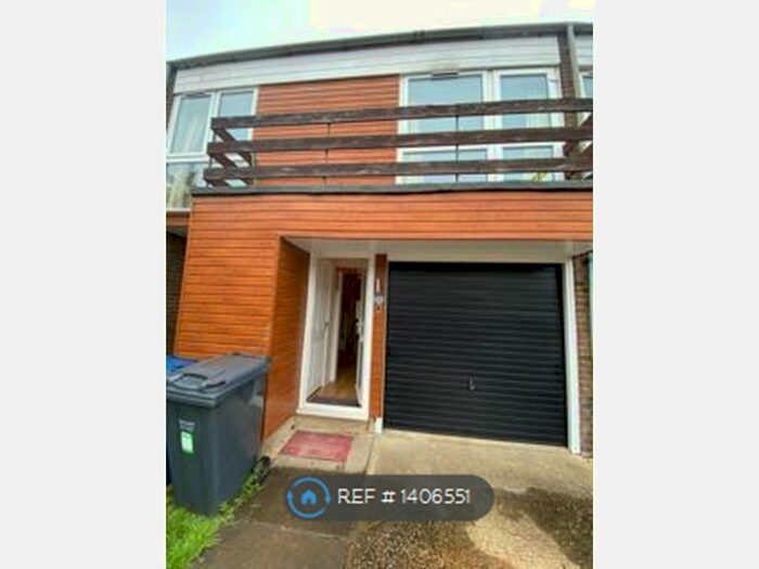 3 Bedroom Semi-Detached House To Rent In Milton Lawns, Amersham, HP6