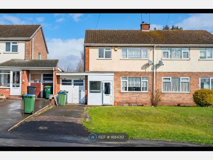 3 Bedroom Semi-Detached House To Rent In Mincing Lane, Rowley Regis, B65