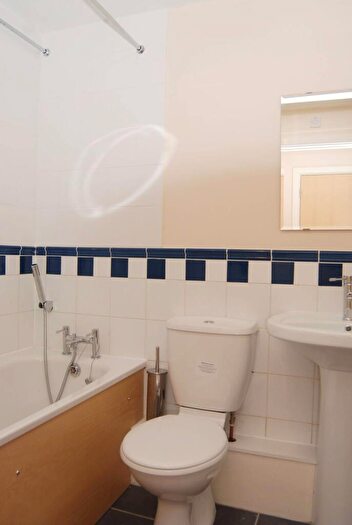 2 Bedroom Flat For Sale In St Davids Square, Isle Of Dogs, London, E14