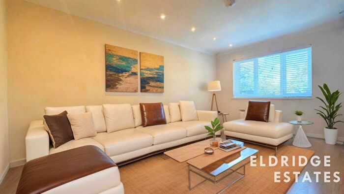 2 Bedroom Maisonette To Rent In Camelot Close, London, SE28