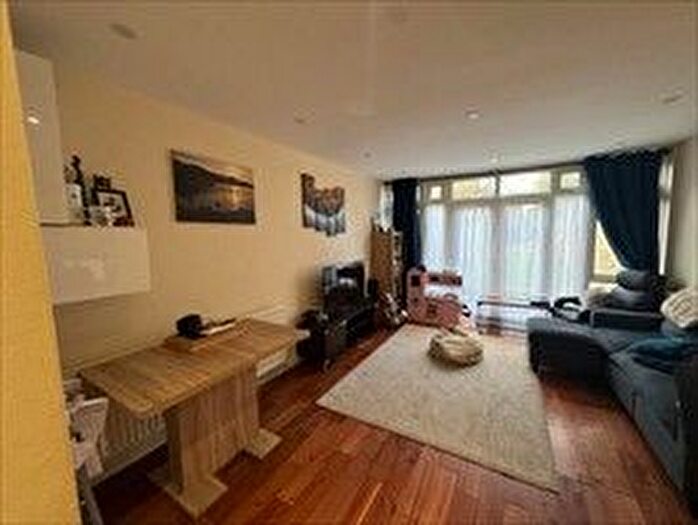 2 Bedroom Terraced House To Rent In Dale Road, Purley, CR8