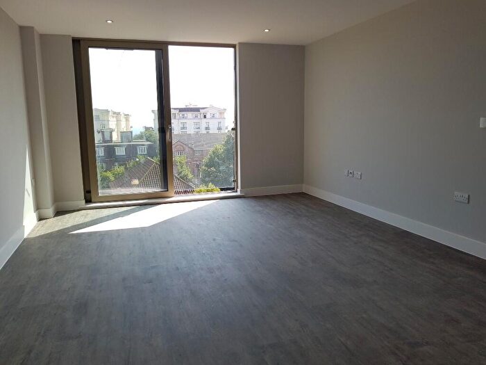 1 Bedroom Flat To Rent In St. Peters Road, Bournemouth, Dorset, BH1