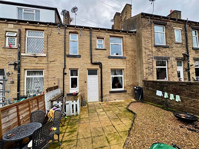 3 Bedroom Terraced House For Sale In Beech Street, Elland, HX5