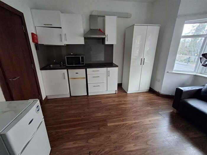 1 Bedroom Flat To Rent In Slough High Street *Council Tax Included*, SL1