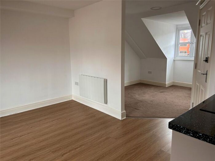 1 Bedroom Flat For Sale In High Street, Camberley, Surrey, GU15