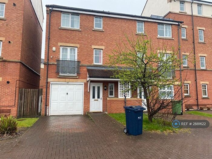 4 Bedroom Semi Detached House To Rent In Redgrave Close, Gateshead, NE8