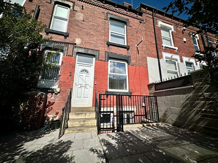 2 Bedroom Terraced House To Rent In Ashton Mount, Leeds, LS8