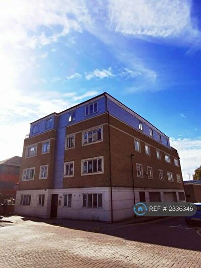 2 Bedroom Flat To Rent In Duckett Street, London, E1