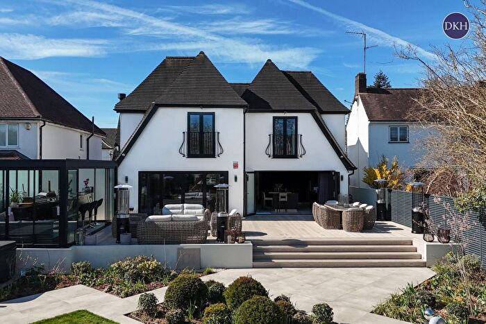 5 Bedroom Detached House For Sale In Cassiobury Drive, Cassiobury, Watford, Hertfordshire, WD17