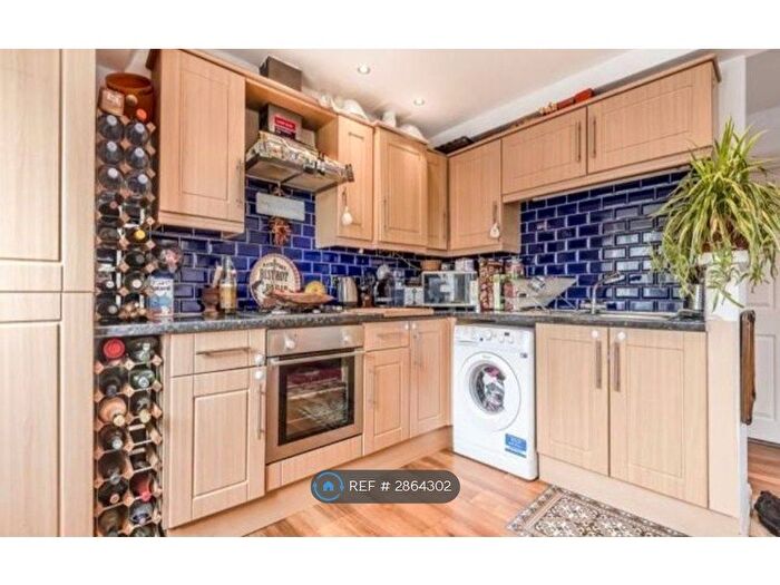 2 Bedroom Flat To Rent In Rye Lane, London, SE15