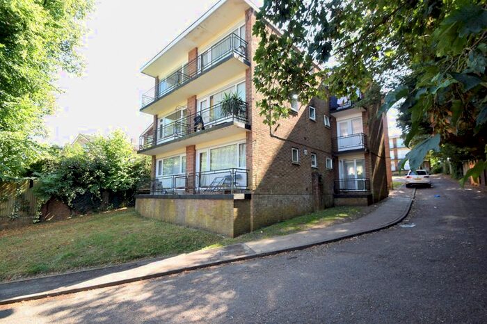 Studio To Rent In Ruthin Close, Luton LU1