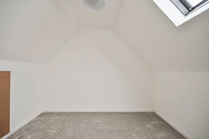 3 Bedroom Flat To Rent In St Johns Road, Walthamstow, London, E17