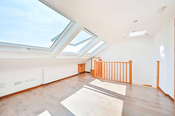 1 Bedroom Flat To Rent In Gunnersbury Lane, Gunnersbury, London, W3