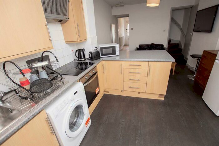 4 Bedroom House To Rent In Dawlish Road, Birmingham, B29