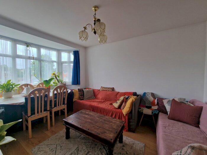 3 Bedroom Maisonette To Rent In Oldfield Lane North, Greenford, UB6