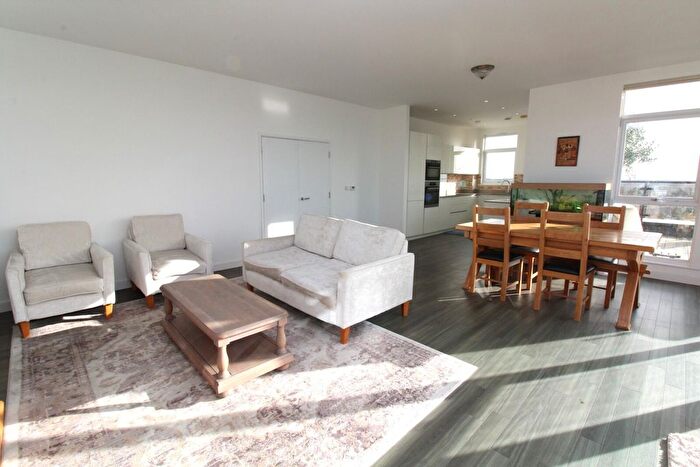 3 Bedroom Flat To Rent In Gubbins Lane, Harold Wood, RM3