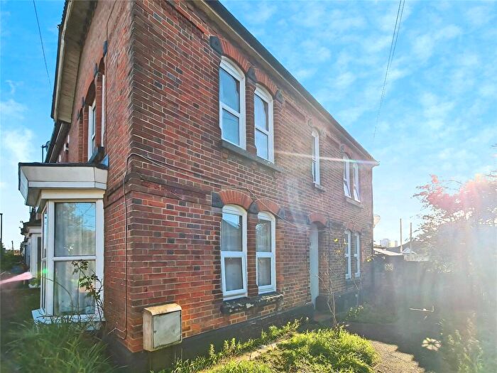 4 Bedroom End Of Terrace House To Rent In Milton Road, Southampton, Hampshire, SO15
