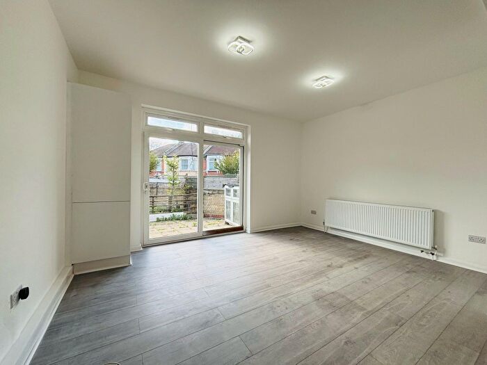 1 Bedroom Flat To Rent In Argyle Road, Ilford, IG1