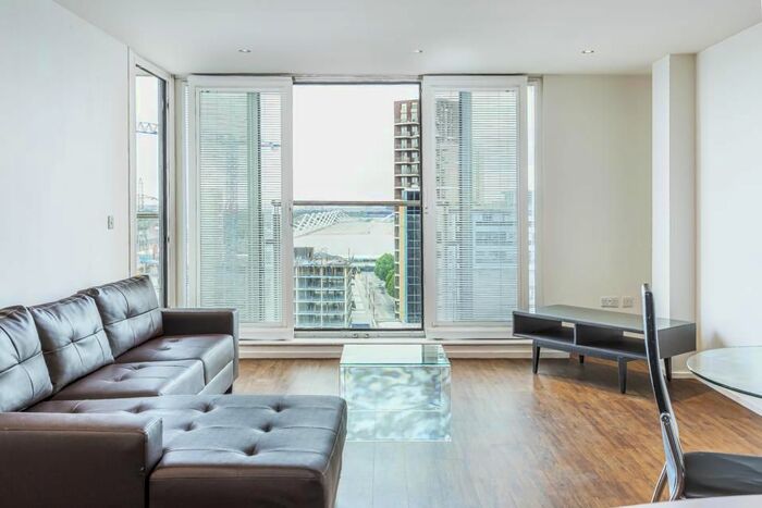 2 Bedroom Flat To Rent In The Oxygen Apartments, Royal Victoria Dock, E16