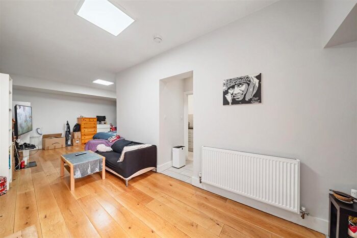 Studio To Rent In Landor Road, London, SW9