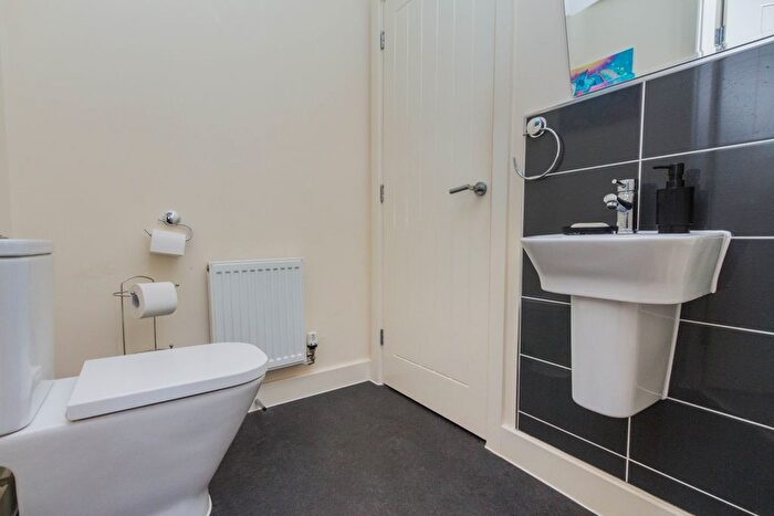 3 Bedroom Detached House For Sale In Harrington Road, Irthlingborough, NN9