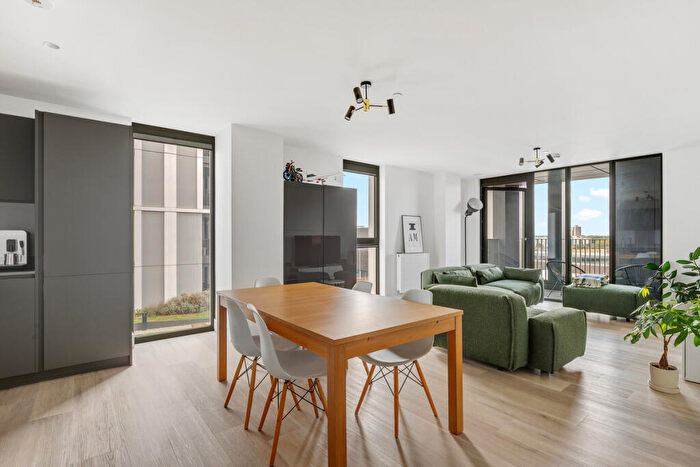 3 Bedroom Apartment For Sale In Malt House, Barley Lane, London, E15