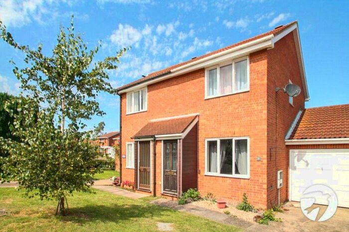 2 Bedroom Detached House To Rent In Sutherland Close, Chalk, Kent, DA12