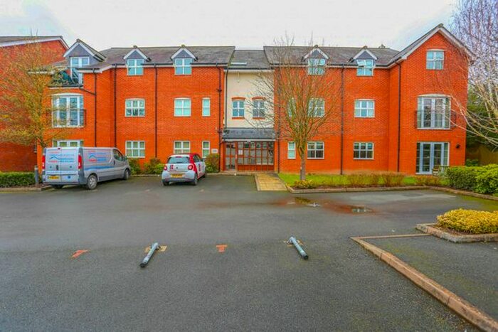 3 Bedroom Flat To Rent In Rosemont House A, Poplar Road, Solihull, West Midlands, B93