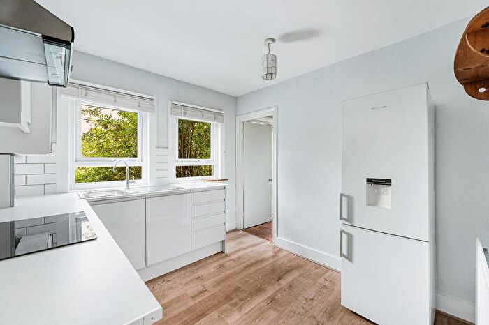 2 Bedroom Flat To Rent In Pitshanger Lane, Ealing, London, W5