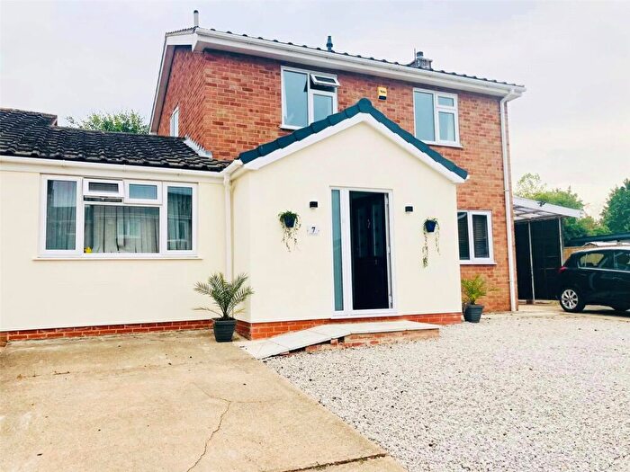 4 Bedroom Link Detached House For Sale In Cedar Close, Bingham, Nottingham, Nottinghamshire, NG13