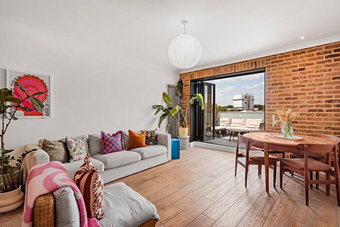 2 Bedroom Flat For Sale In Parnell Road, London, E3