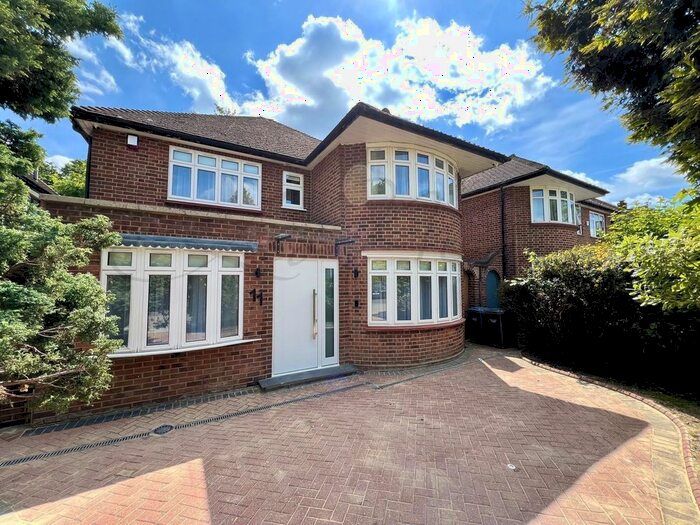 4 Bedroom Property To Rent In Danescroft Gardens, Hendon, NW4