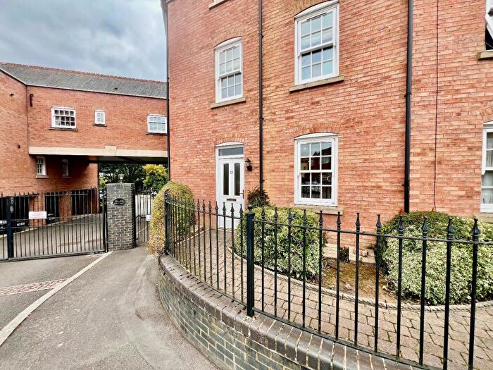 3 Bedroom Flat For Sale In Well Lane, Rothwell, Kettering, NN14