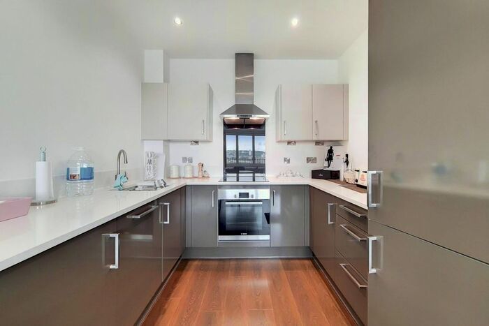 1 Bedroom Flat To Rent In Lock Side Way, Royal Docks, London, E16