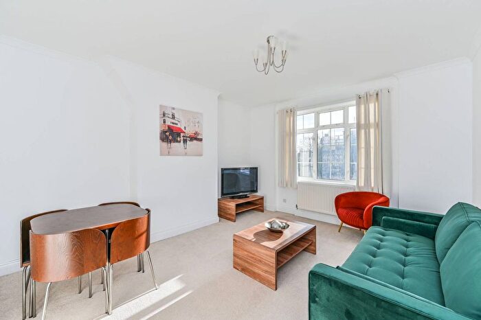 2 Bedroom Flat To Rent In Hartington Road, Vauxhall, London, SW8