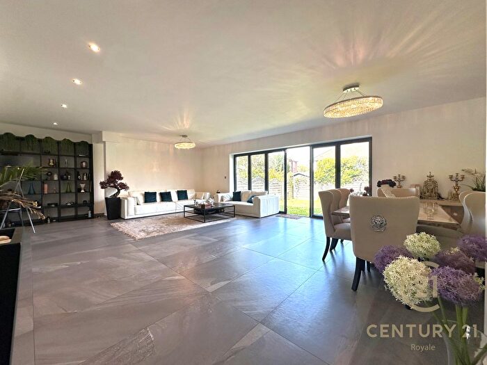 5 Bedroom Semi-Detached House To Rent In Church Road, Worcester Park, KT4