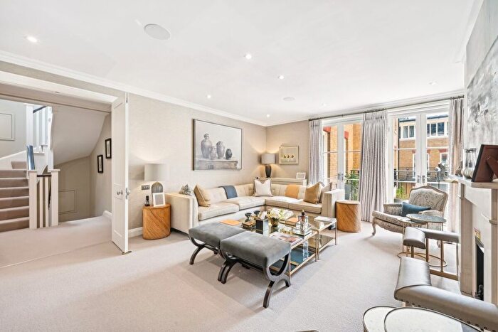 3 Bedroom Mews To Rent In Dorset Mews, London, SW1X