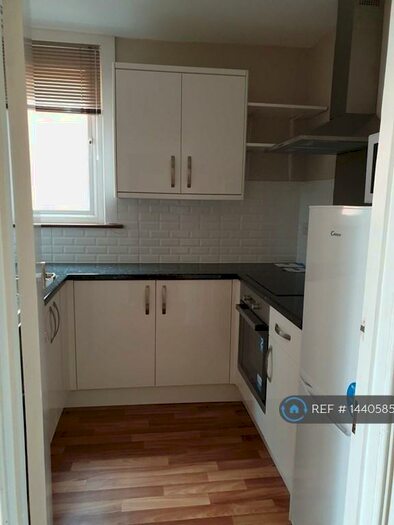 1 Bedroom Flat To Rent In Guildford Street, Chertsey, KT16