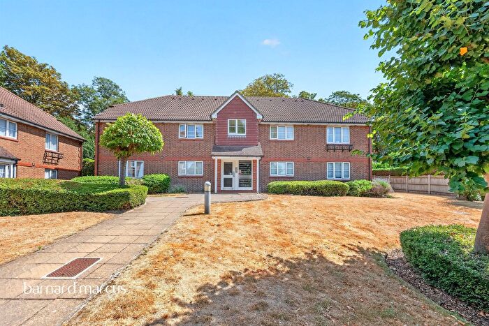 2 Bedroom Flat For Sale In Evelyn Way, Wallington, SM6