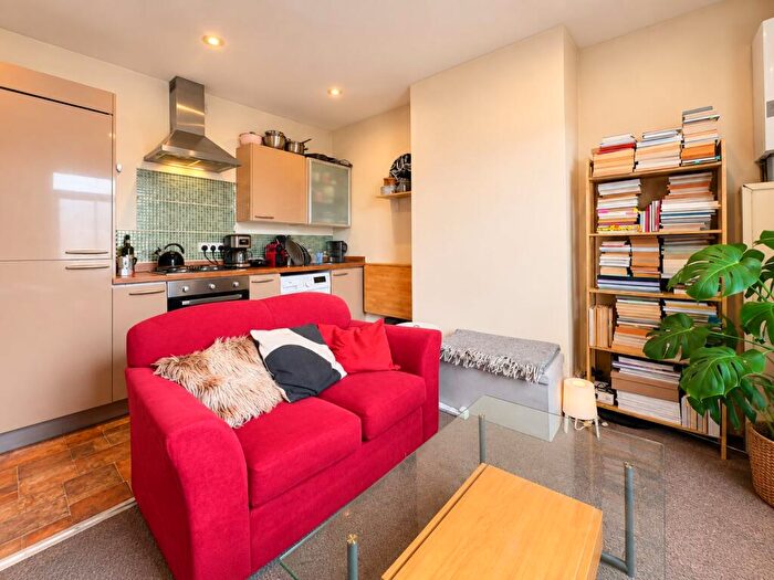 1 Bedroom Flat To Rent In Stacey Road, Roath, Cardiff, CF24