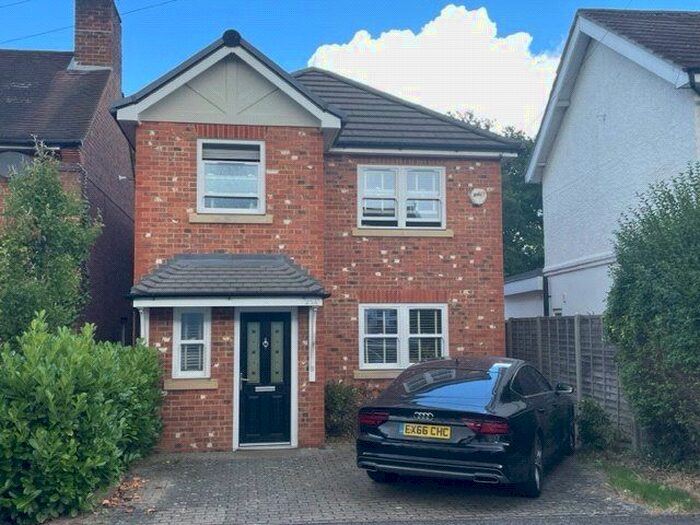3 Bedroom Detached House To Rent In Mabel Street, Woking, Surrey, GU21