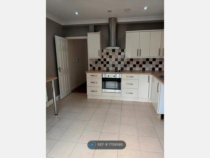 2 Bedroom Semi-Detached House To Rent In New Road, Southampton, SO31