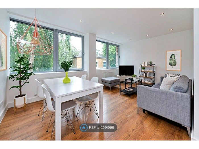 2 Bedroom Flat To Rent In Northbourne Road, London, SW4