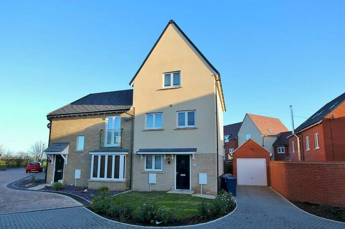3 Bedroom Town House To Rent In Freston Close, St. Ives, PE27