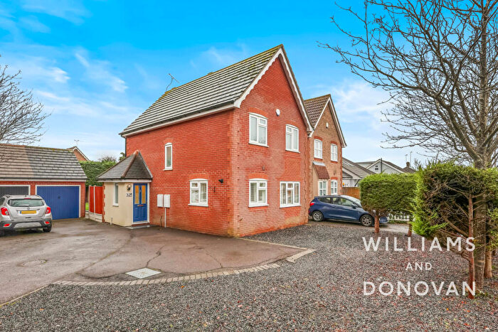 3 Bedroom Link Detached House For Sale In Bradley Close, Thundersley, SS7