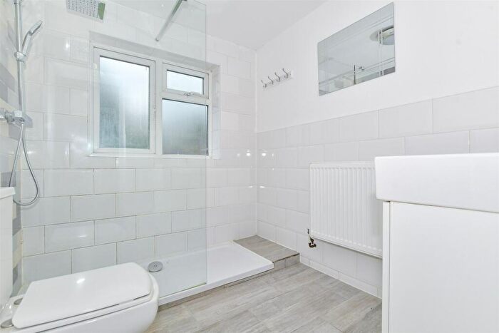 3 Bedroom End Of Terrace House For Sale In Beaconsfield Road, Maidstone, Kent, ME15
