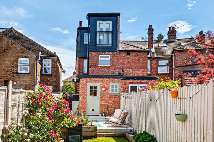 3 Bedroom Cottage For Sale In Binfield Road, Byfleet., KT14