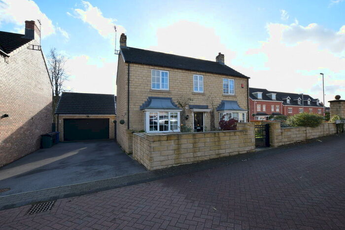 5 Bedroom Detached House To Rent In Fox Mill View, Millhouse Green, S36