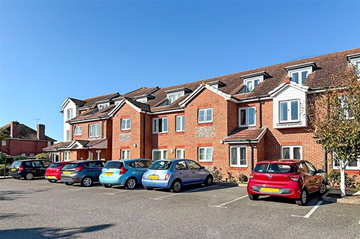 1 Bedroom Flat For Sale In Church Street, Littlehampton, West Sussex, BN17